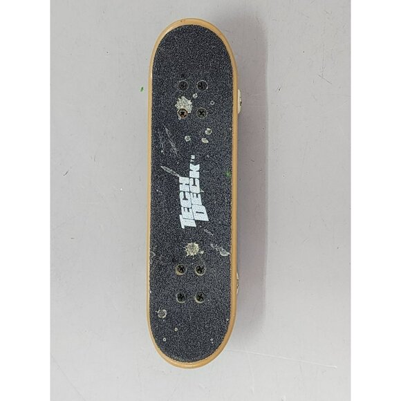 Tech Deck Tosh‎ Mini Fingerboard Skateboard Black Deck With White Wheels - Picture 6 of 9